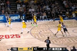 直捣黄龙！文班亚马中路突击连续过掉防守 起飞暴扣打进加罚