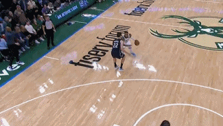 字母哥谈利拉德错失绝杀:他得到了想要的空间 我以为球会进的