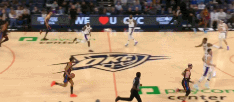 ?詹姆斯抢篮板出界反而对八村发火?还原:应该是说八村没卡位